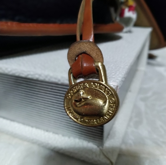 Dooney & Bourke Vintage All Weather Leather purse - Picture 11 of 16